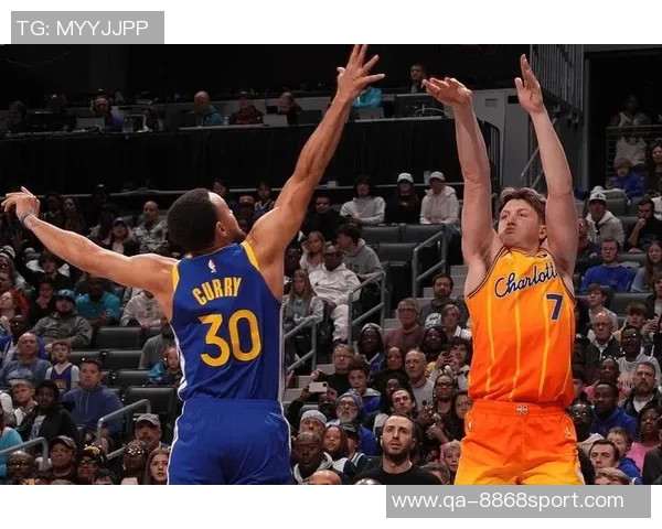 克尼佩尔全力防守库里三分球称其为独一无二的篮球天才